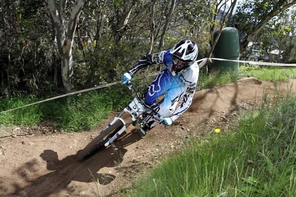 Daniel Lavis in the elite men's race