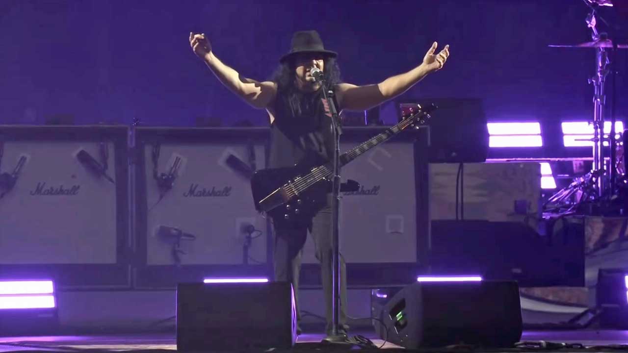 Daron Malakian onstage