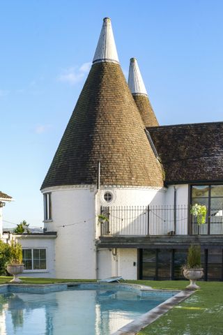 Images of the interiors and exteriors of Broad Oak in East Sussex