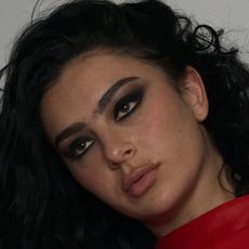 An image of Charli XCX with smoky eyes.
