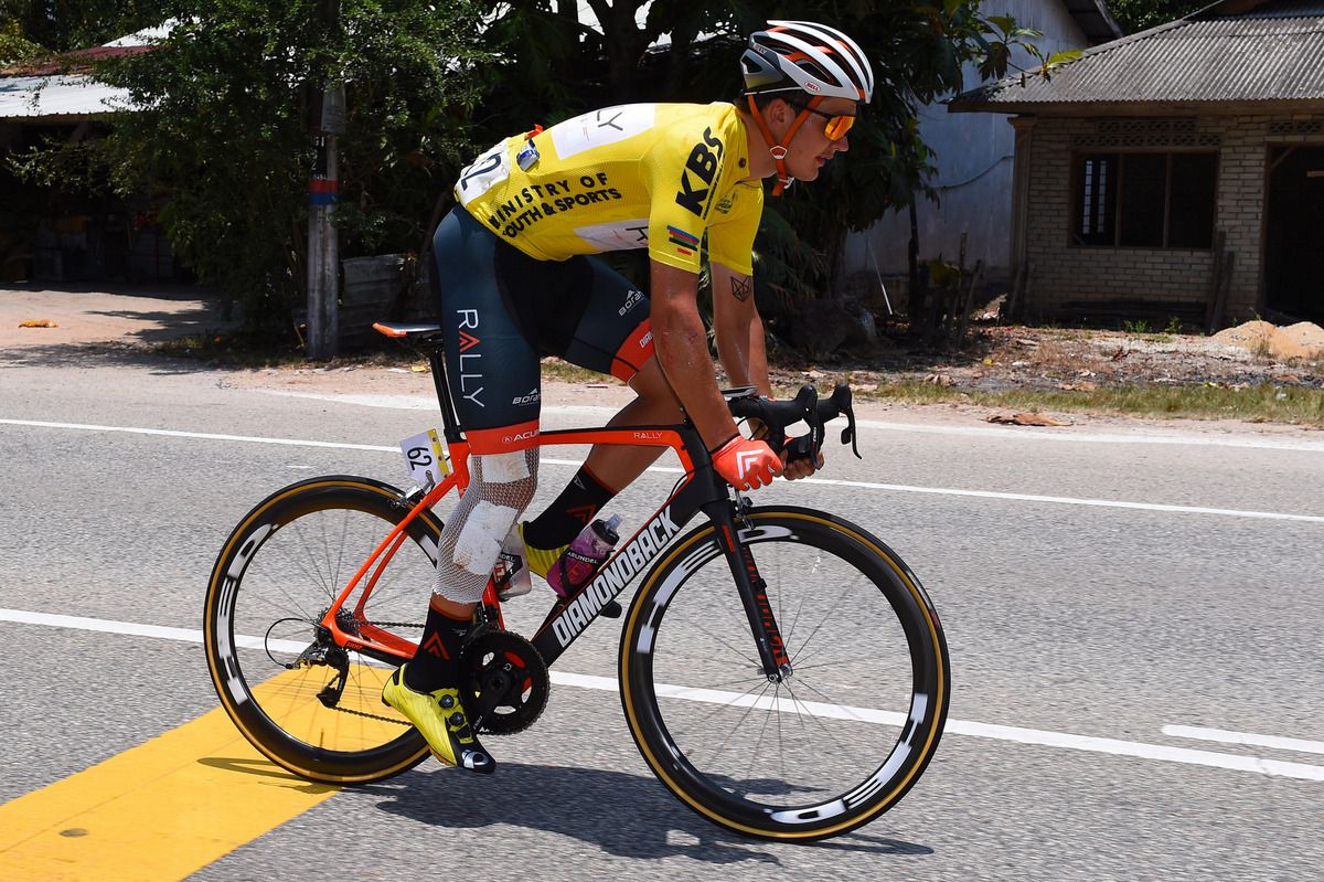 The yellow jersey was on the shoulders of Adam De Vos (Rally) for stage 4