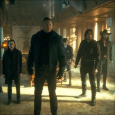 Emmy Raver-Lampman as Allison Hargreeves, Elliot Page, Tom Hopper as Luther Hargreeves, Aidan Gallagher as Number Five, David Castañeda as Diego Hargreeves, Robert Sheehan as Klaus Hargreeves in episode 301 of The Umbrella Academy.