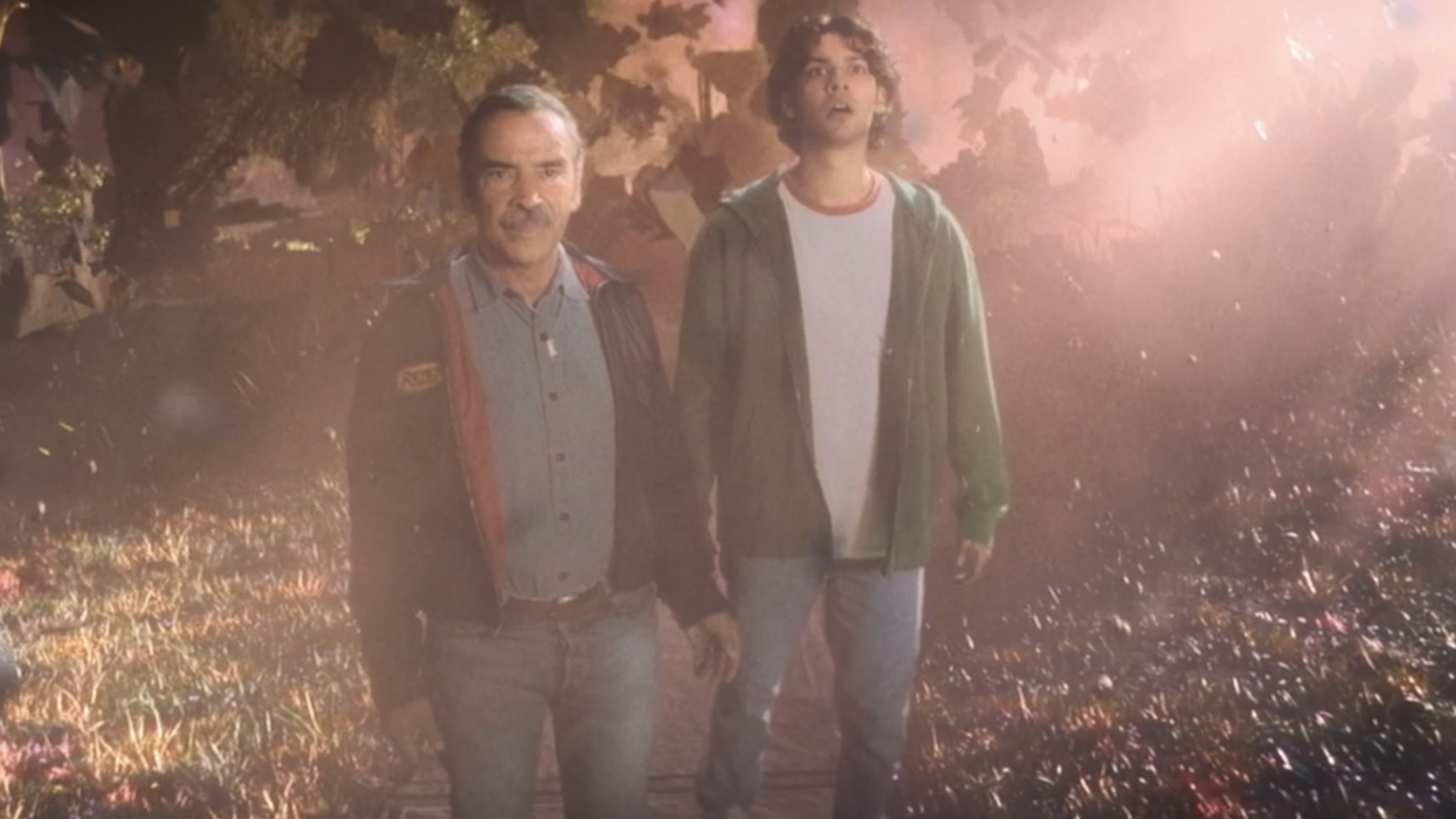 Alberto Reyes (Damia&amp;#769;n Alca&amp;#769;zar) and Jaime Reyes (Xolo Mariduen&amp;#771;a) look ahead in Blue Beetle.