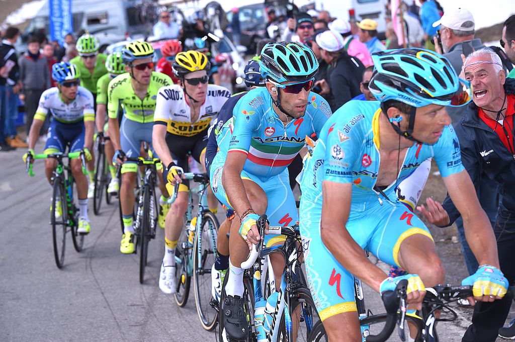 Michele Scarponi setting a fierce tempo for Vincenzo Nibali (Astana)