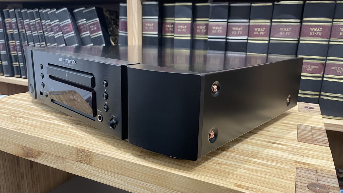 Side view of Marantz CD6007 on wooden rack with magazines in background