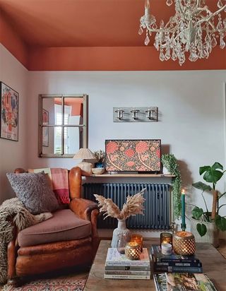 living room with terracotta ceiling