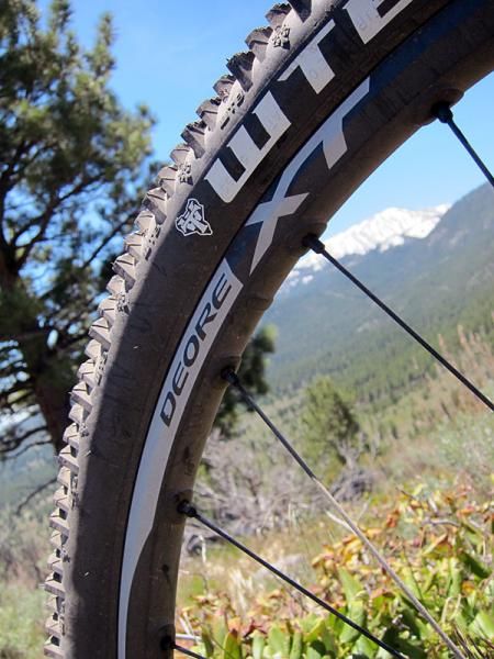 Both Shimano Deore XT wheelsets use welded rims with brazed-on threaded nipple anchors that allow for a solid - and fully UST-compatible - outer rim wall for easy tubeless setup.