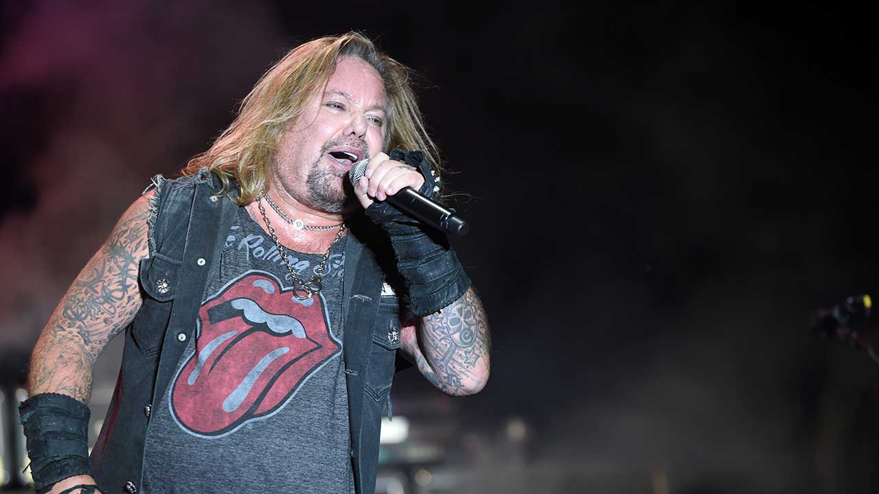 Vince Neil returns to the stage... then walks off again after voice