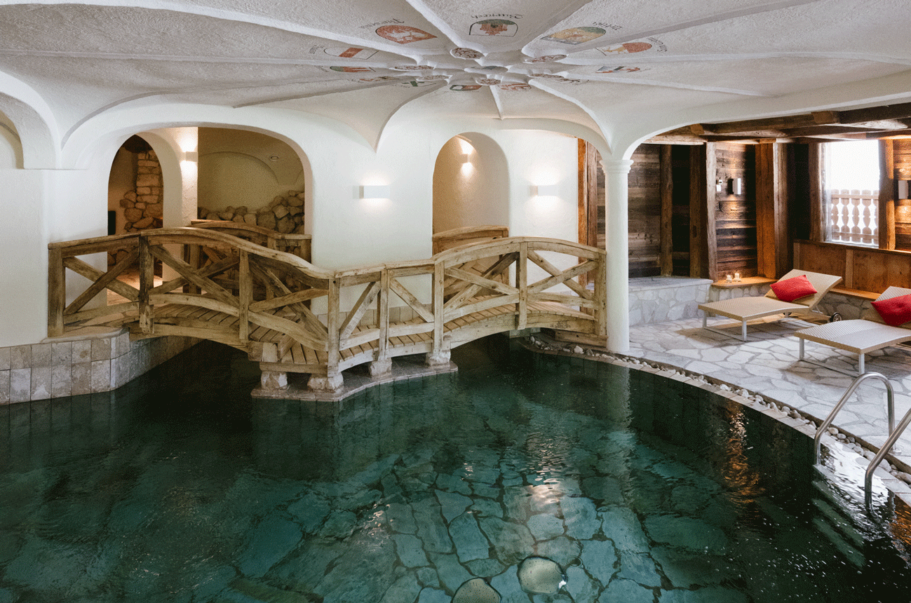 The main pool at Hotel La Perla's spa.