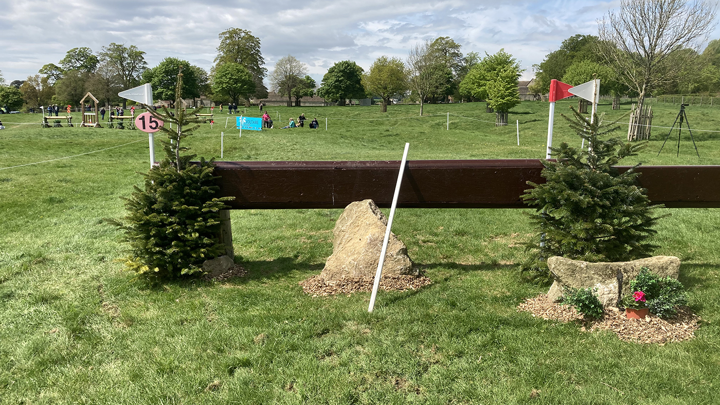 Badminton grassroots championships course BE100 fence 15