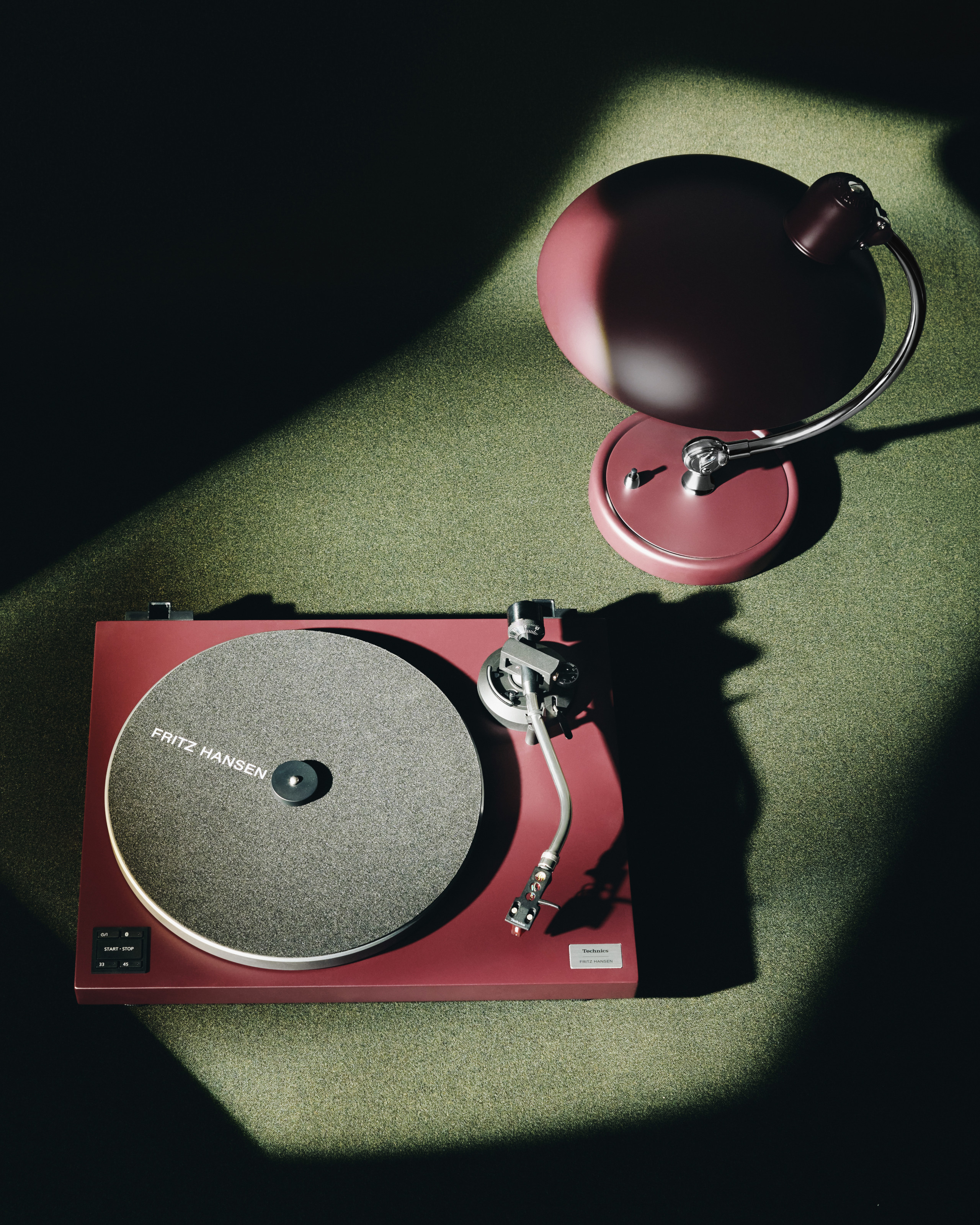 Technics SL-40CBT Direct Drive Turntable and the Kaiser Idell Luxus 6631-T desk lamp
