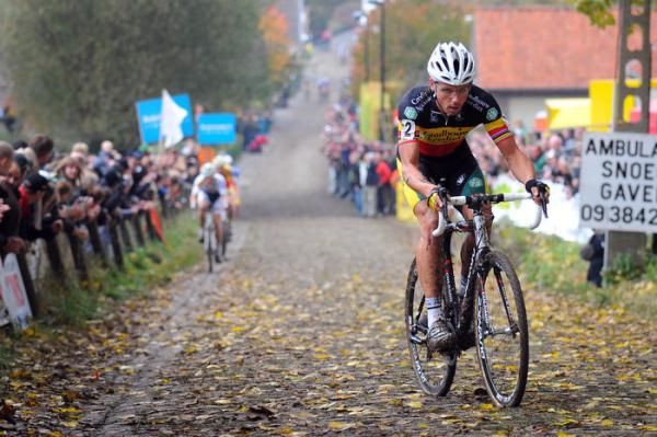 Sven Nys (Landbouwkrediet) rode away from the field in dominant fashion.