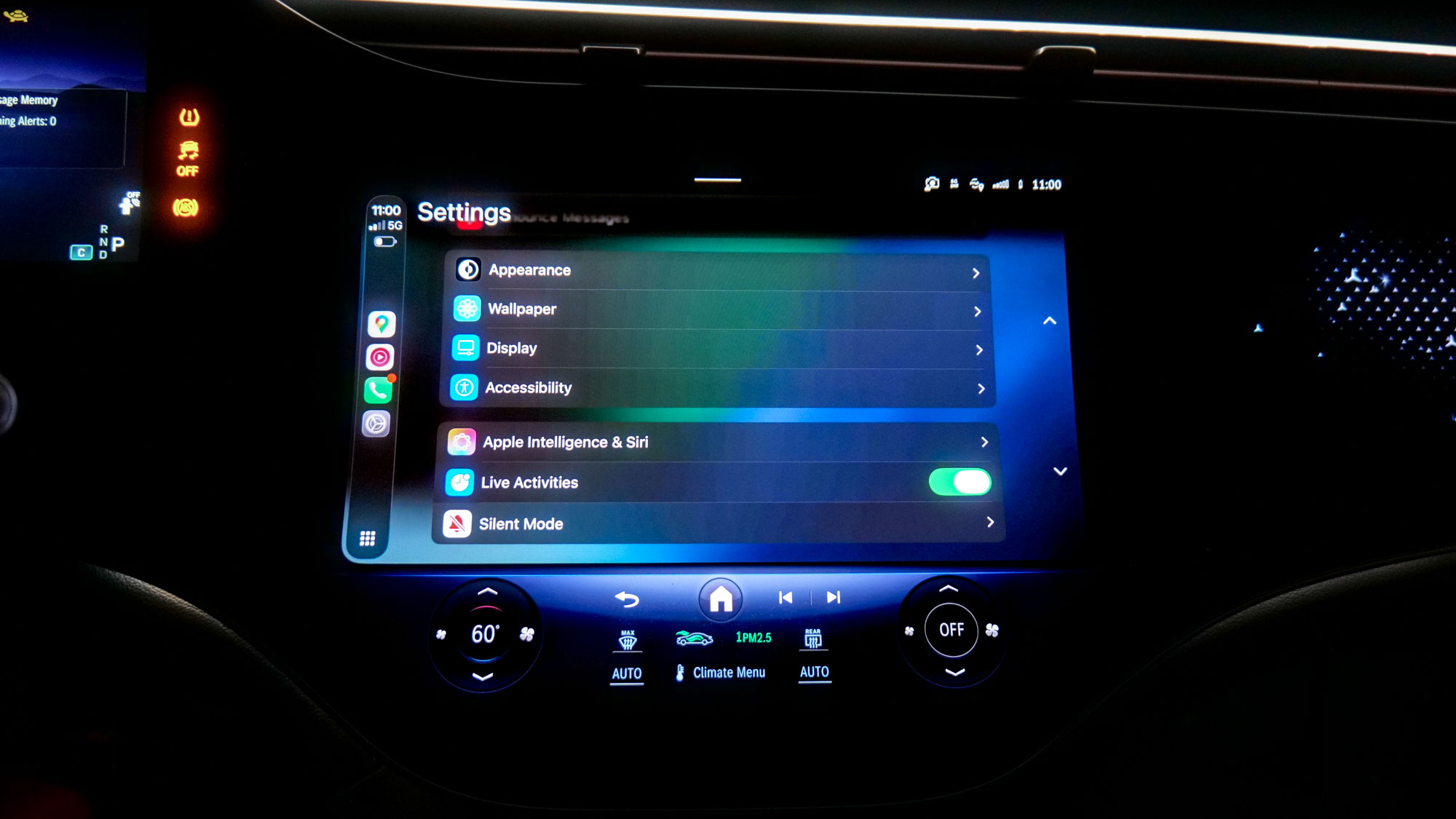 iOS 26 beta CarPlay Live Activities enabled.