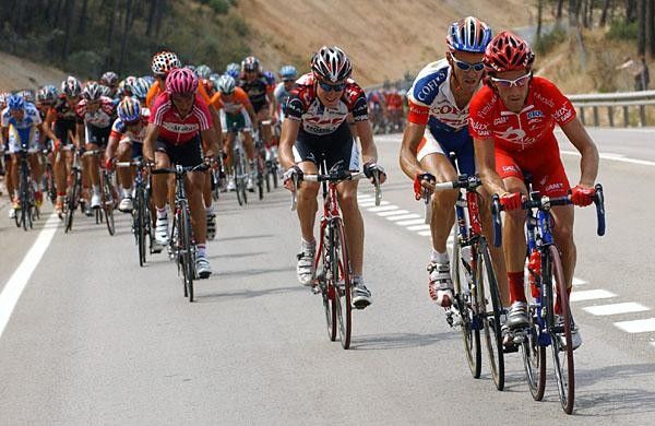 Riders try to keep it together for a bunch sprint after the break is caught. Samuel Sanchez had other ideas and launched himself in a wining solo move with 3km to go