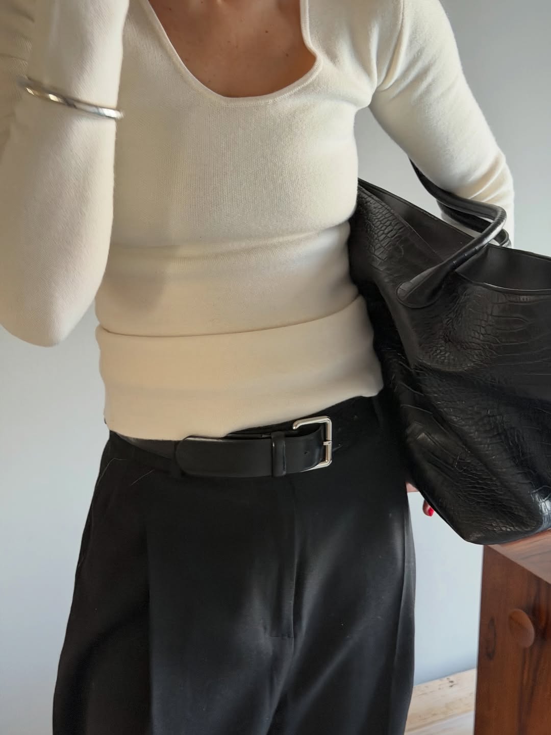 woman wearing belt outfit 2026