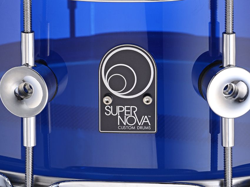 Lightweight circular lugs give Supernova a distinctive image.