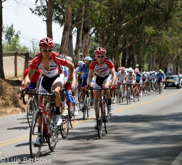 The Jamis-Sutter Home team powers the chase