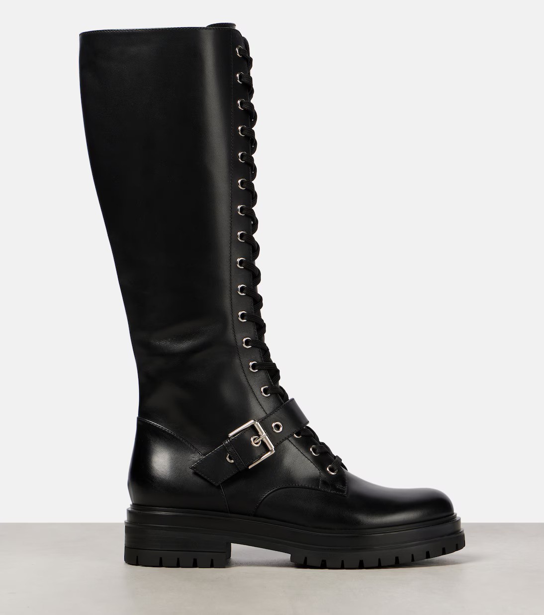 78JSPxgBWQR29nykawyDA8 5 اتجاهات أنيقة للأحذية المسطحة لعام 2025 لتقليدها هذا الشتاء