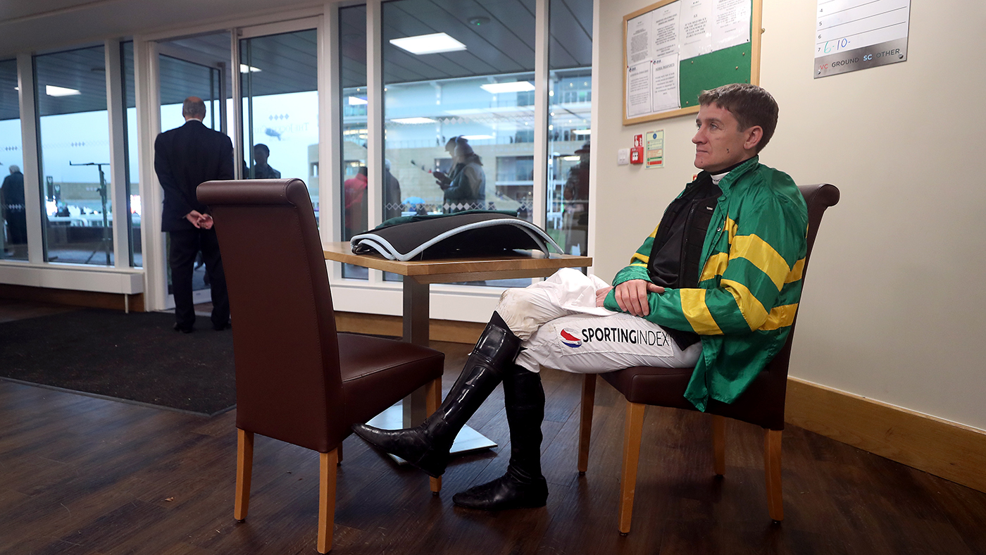 The November Meeting - Sunday - Cheltenham Racecourse
