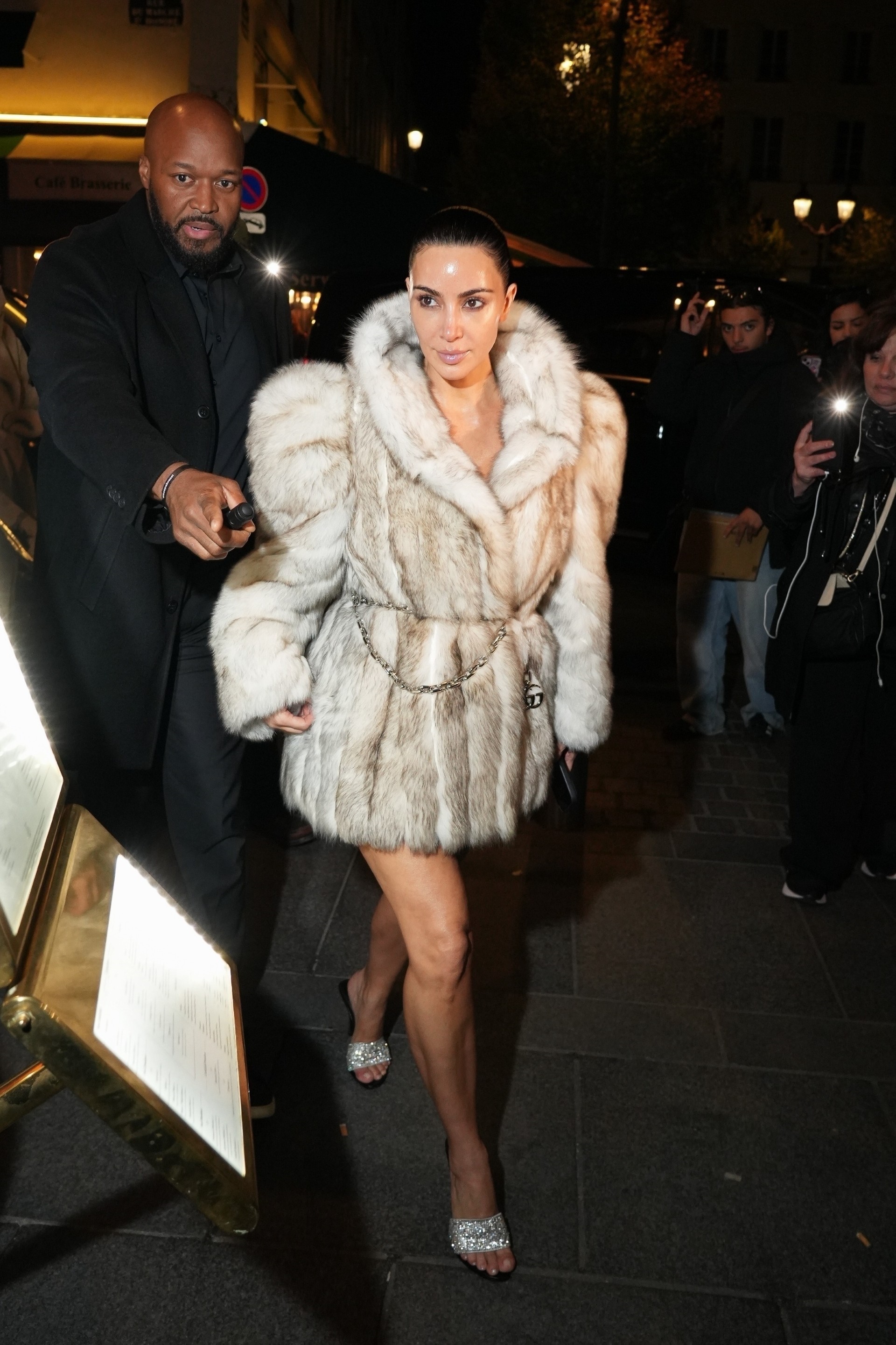 Kim Kardashian wears gucci la famiglia