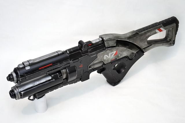 Mass Effect 3: N7 Battle Rifle replica is awesome | GamesRadar+