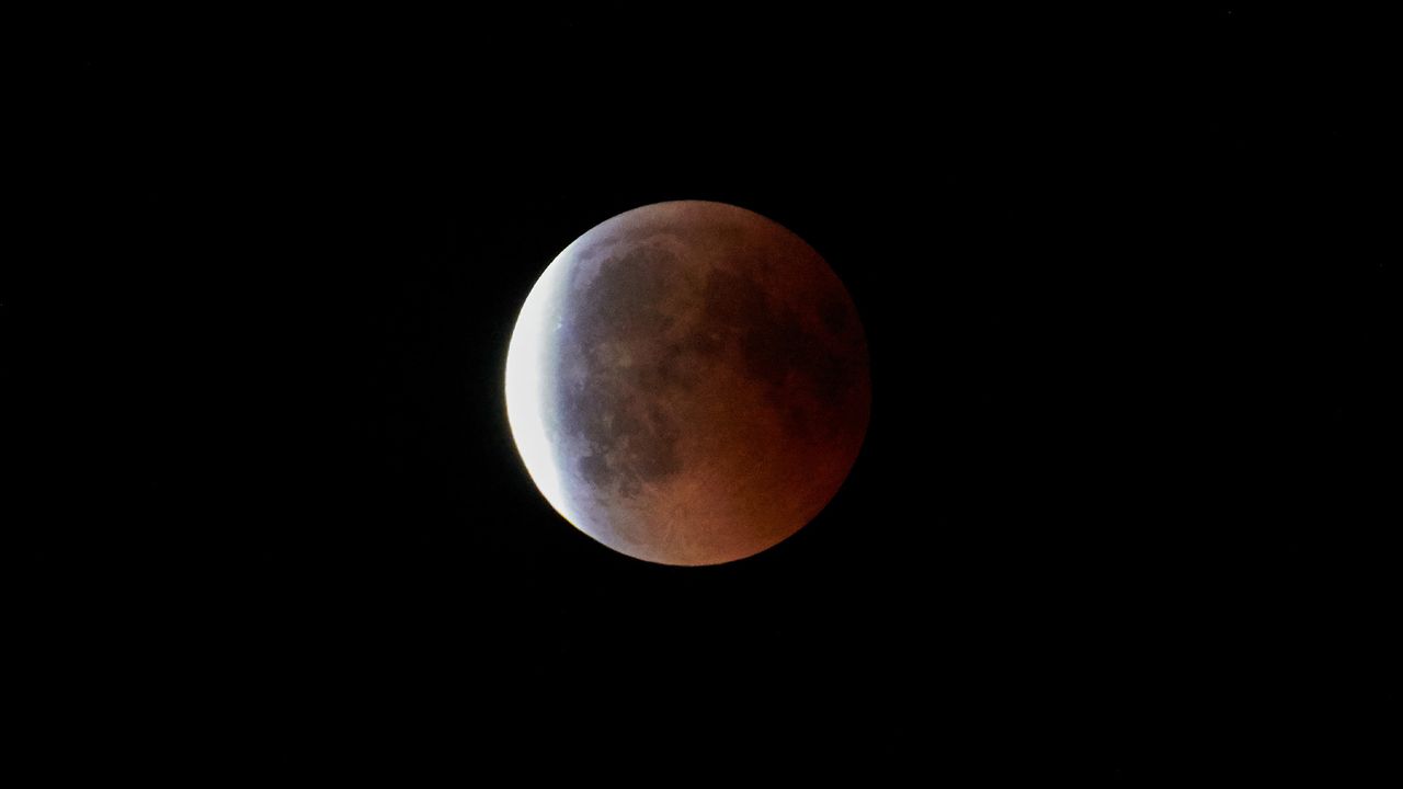 How to see and photograph the partial lunar eclipse on August 27-28