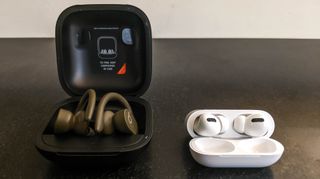 AirPods Pro vs Powerbeats Pro