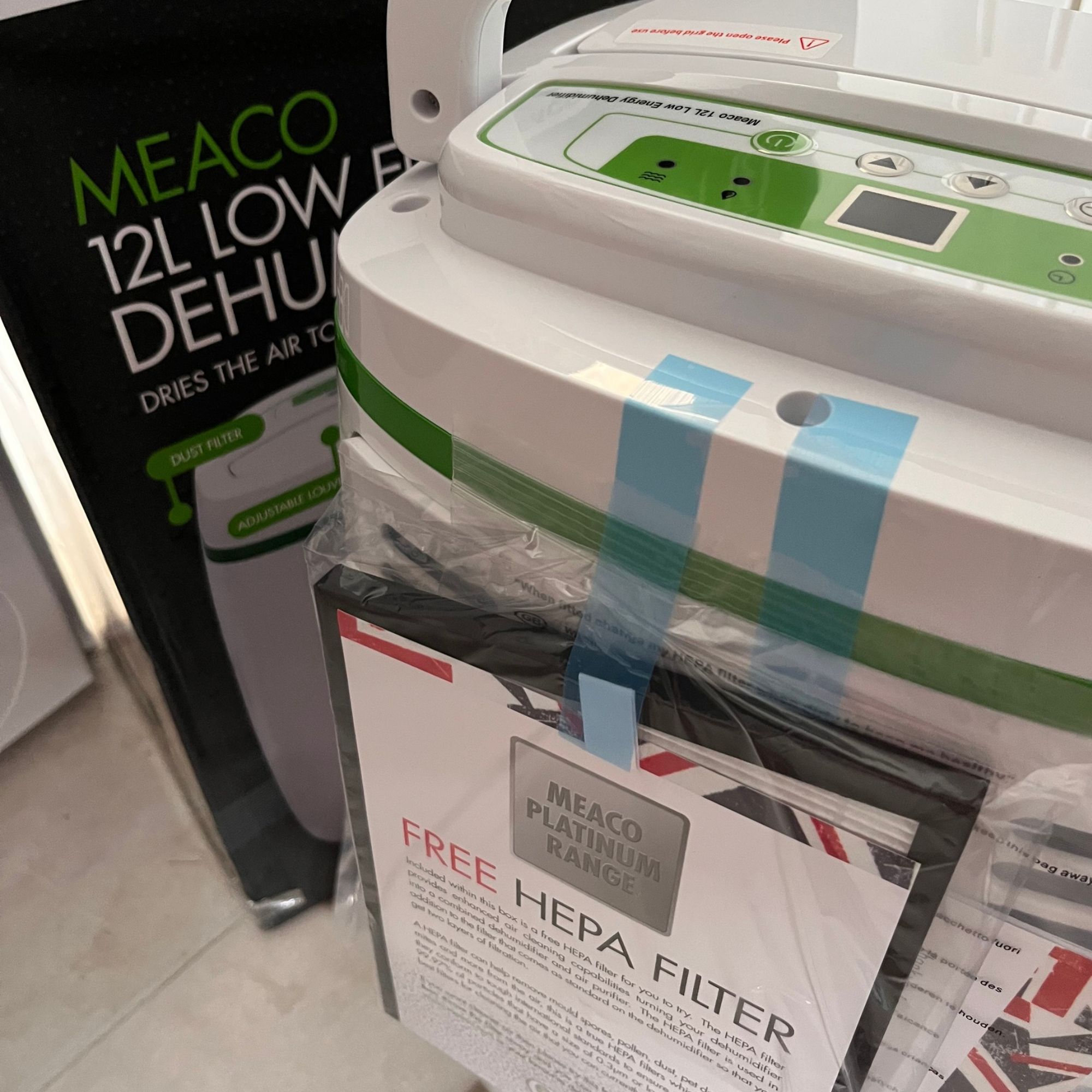 meaco 12l low energy dehumidifier setting up and reading instructions