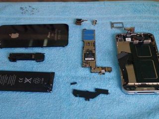 iPhone 4G torn to pieces, specs revealed