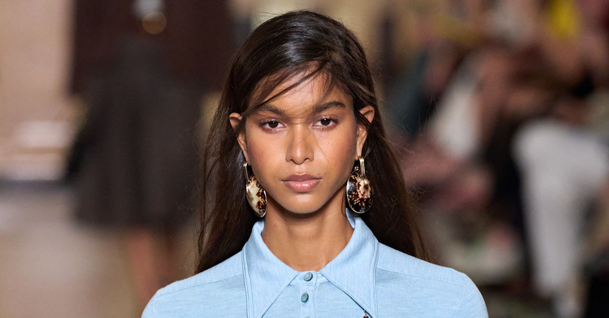 Runways Reveal the New It Accessory for Spring 2026