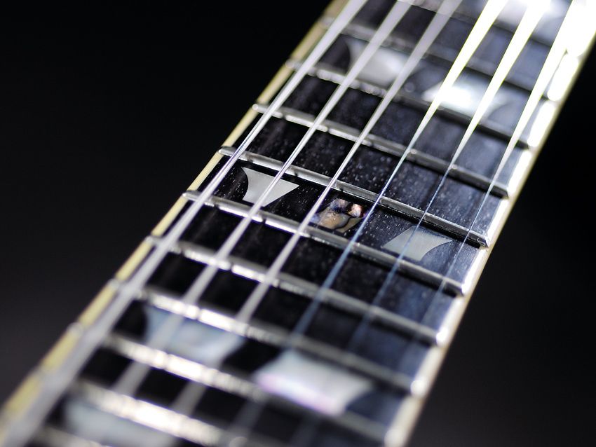 Mother-of-pearl split crown inlays.