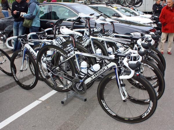 Saxo Bank ran Zipp 404 tubulars across the board today on its Specialized S-Works Tarmac SL3s.