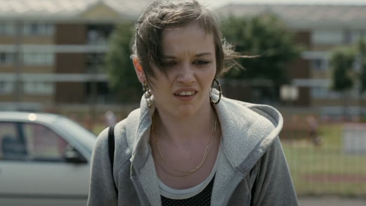 Mia Williams (Katie Jarvis) confronts a group of girls in Fish Tank