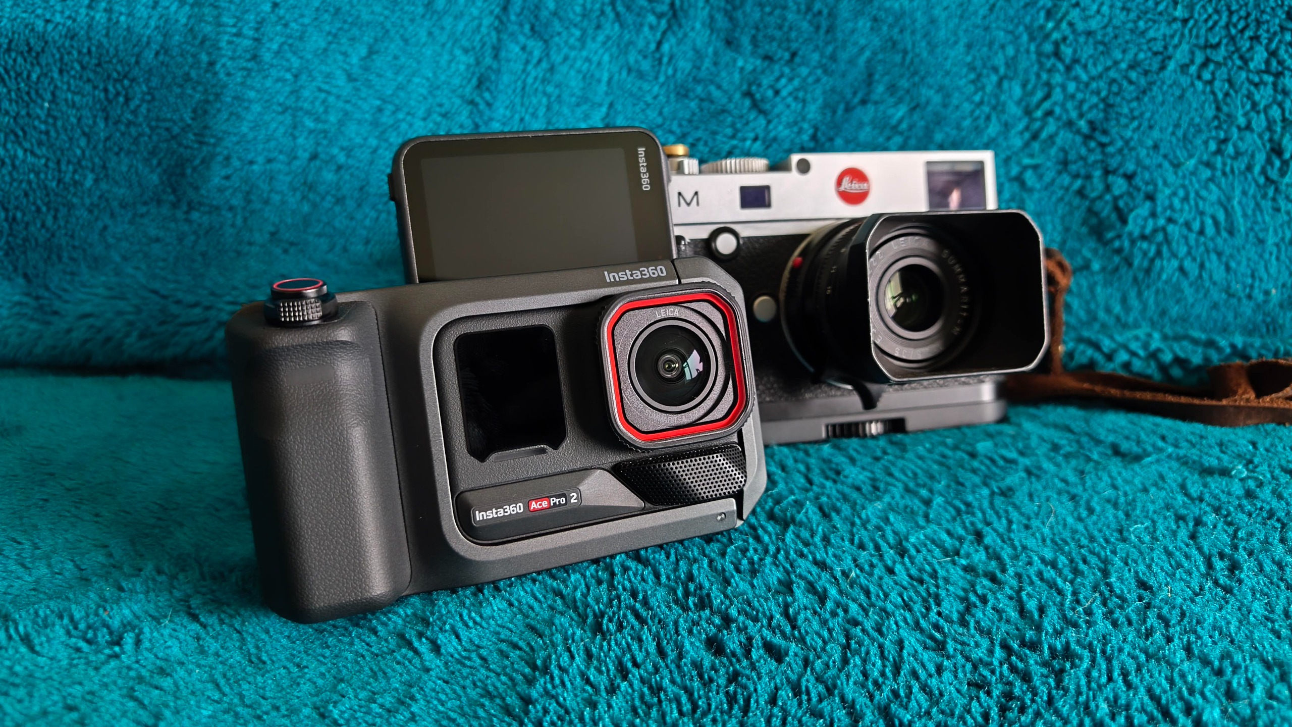Insta360 Ace Pro 2 vs Leica M240