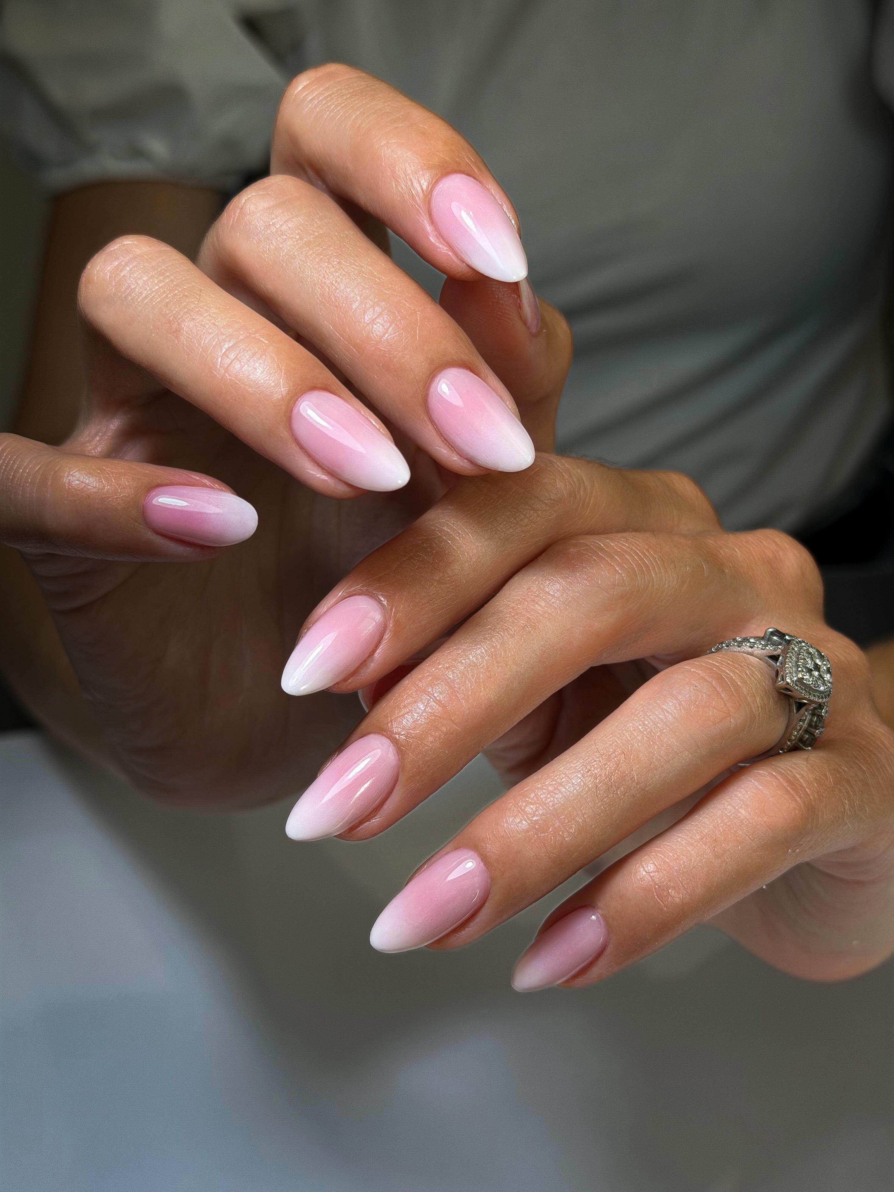 Ombr&amp;eacute; French manicure.