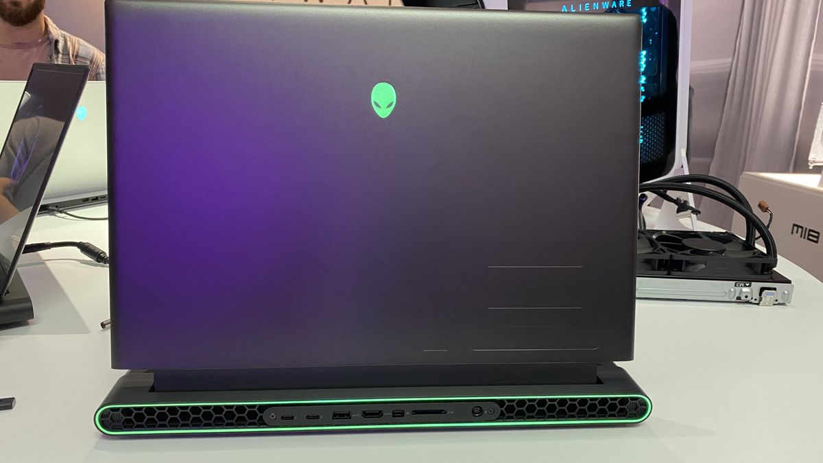 Alienware M18