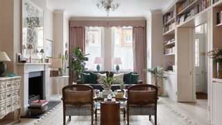 Living room with scalloped-edge pelmet and rug