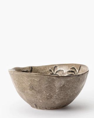 Decorative bowl with spider detail