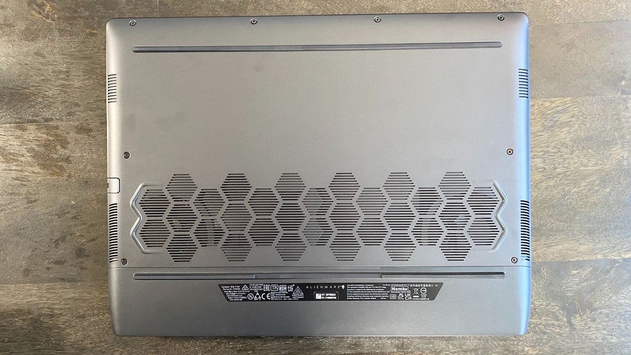Alienware m15 Ryzen Edition R5