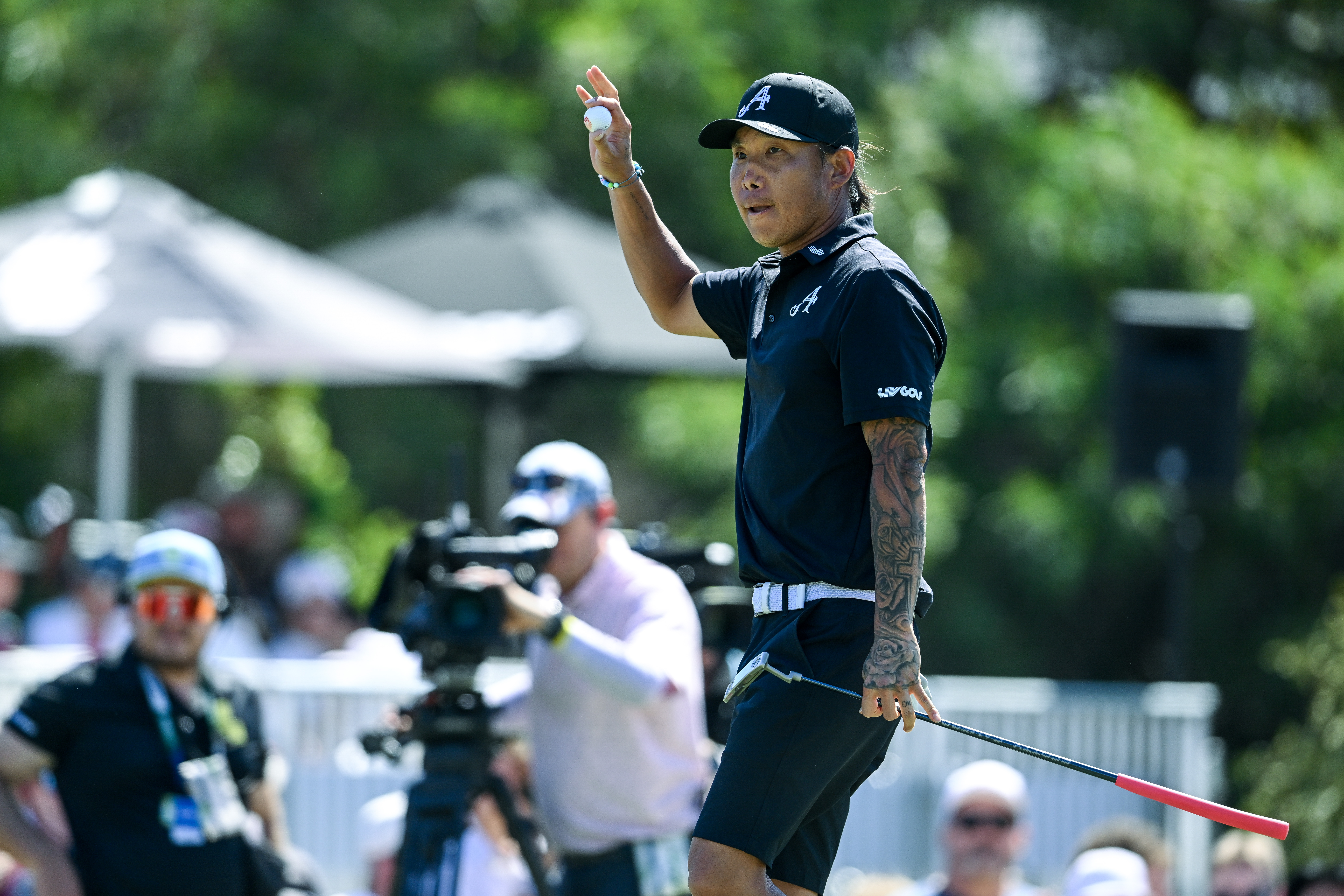 Anthony Kim waves to the crowd