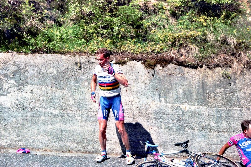 World champion Oscar Camenzind crashed hard while descending from the Mortirolo in 1999