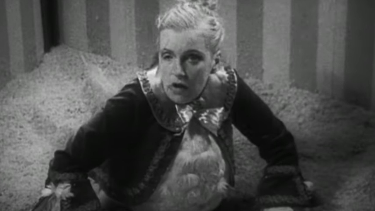 A woman mutilated into a human duck in Freaks