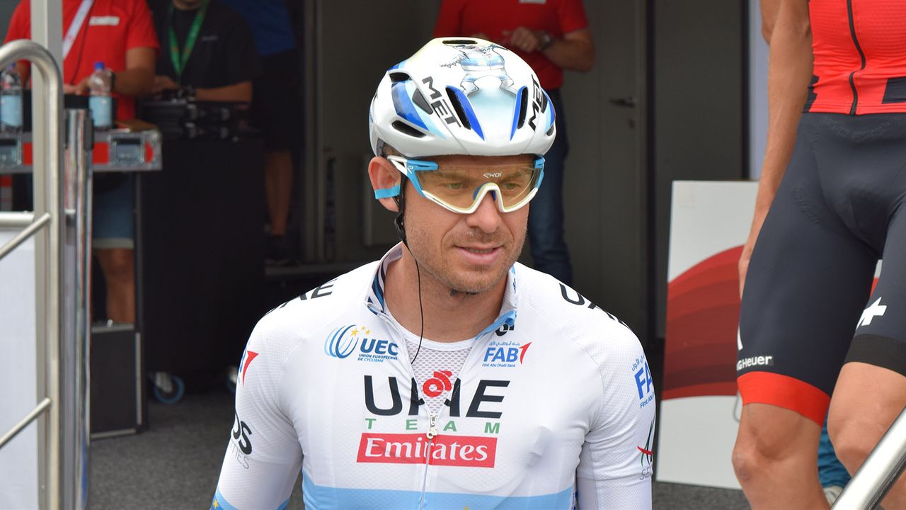Kristoff's sunglasses are colour-coordinated to his European champion's kit