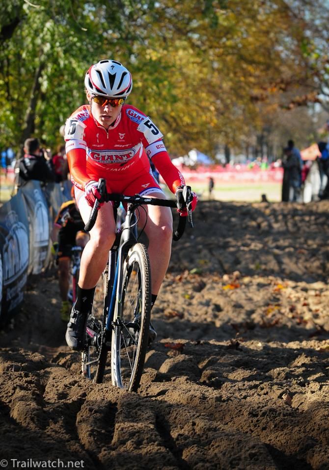 Elle Anderson (Cal Giant Berry Farms/ Specialized) was the only rider who made an attempt to match Compton