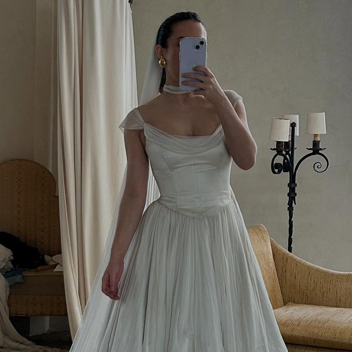 Woman wedding wedding dress.