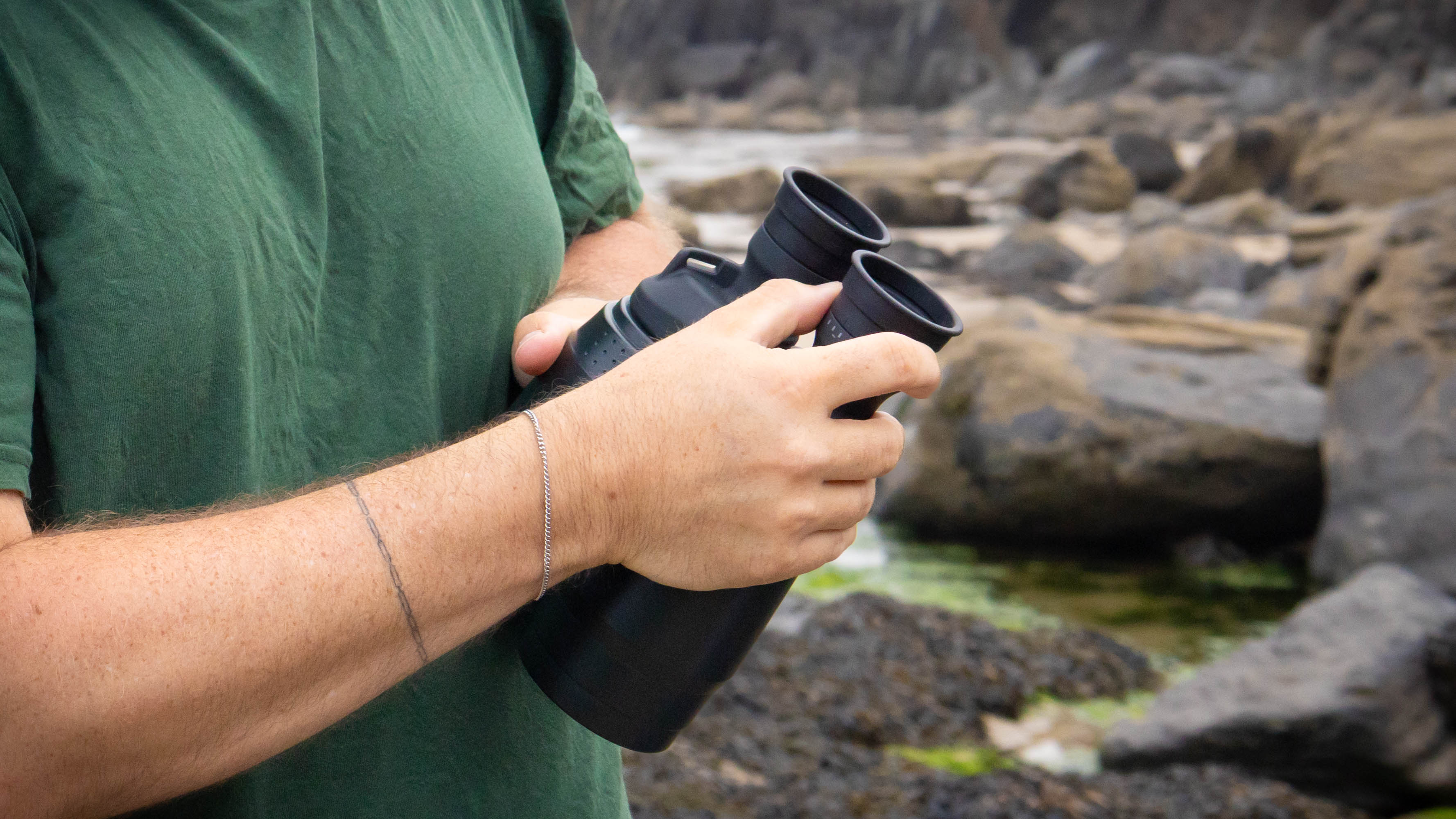 The eyecups of the Canon 15x50 IS binoculars.