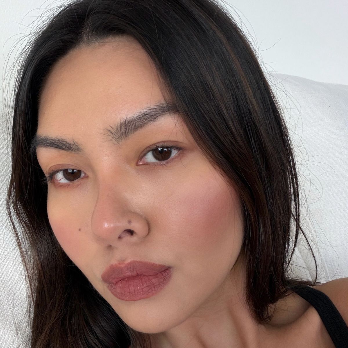Creator @mimixn taking a selfie with a sculpted makeup look