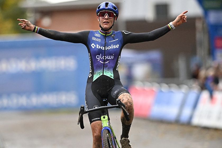 Dutch Lucinda Brand celebrates as she crosses the finish line at the elite women race of the &quot;Rapencross&quot; cyclocross in Lokeren, the second race (out of 8) of the X2O Badkamers Trophy, Sunday 02 November 2025.BELGA PHOTO DAVID PINTENS (Photo by DAVID PINTENS / BELGA MAG / Belga via AFP)