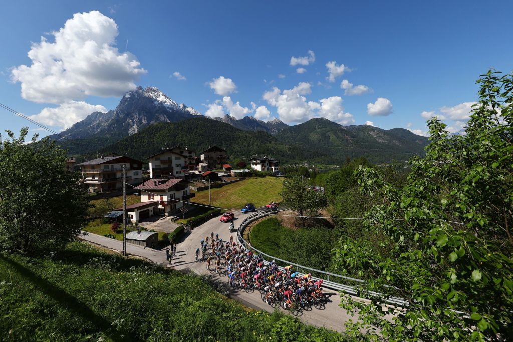 Giro d’Italia Live: stage 19 mountains showdown; Tadej Pogačar returns to road training; RideLondon Classique underway