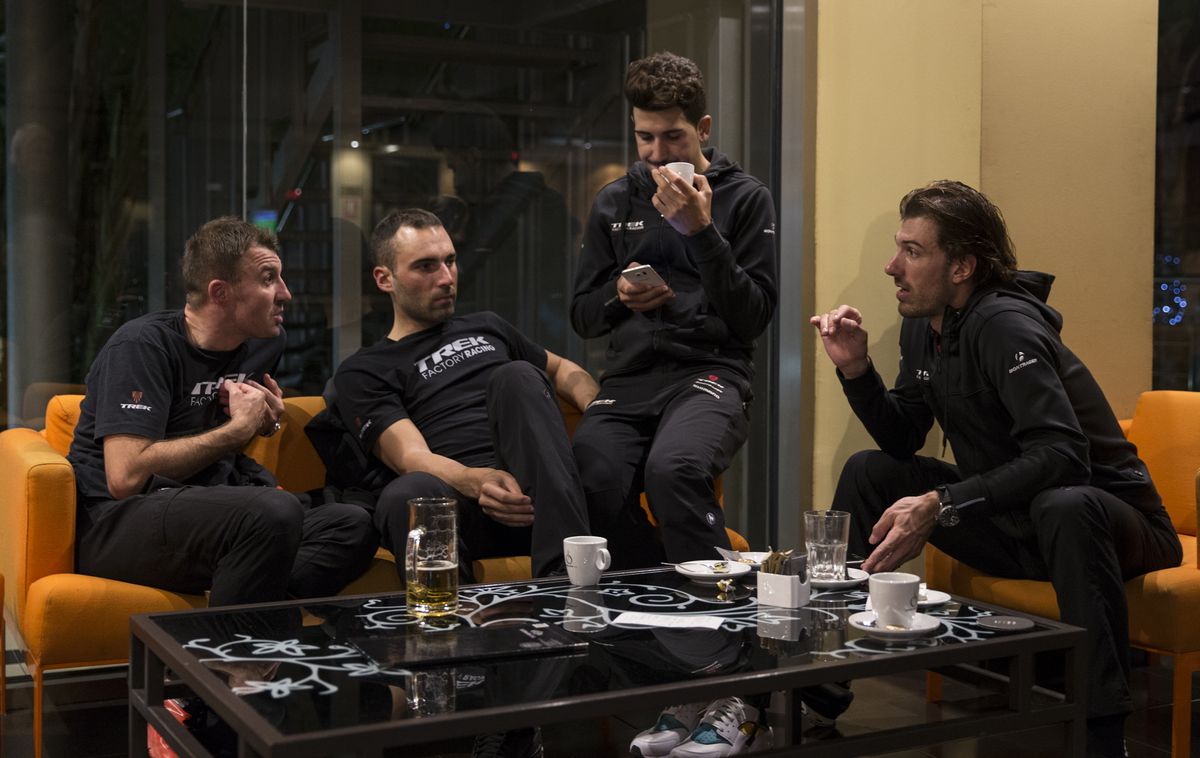 Fabian Cancellara and Stijn Devolder deep in discussion